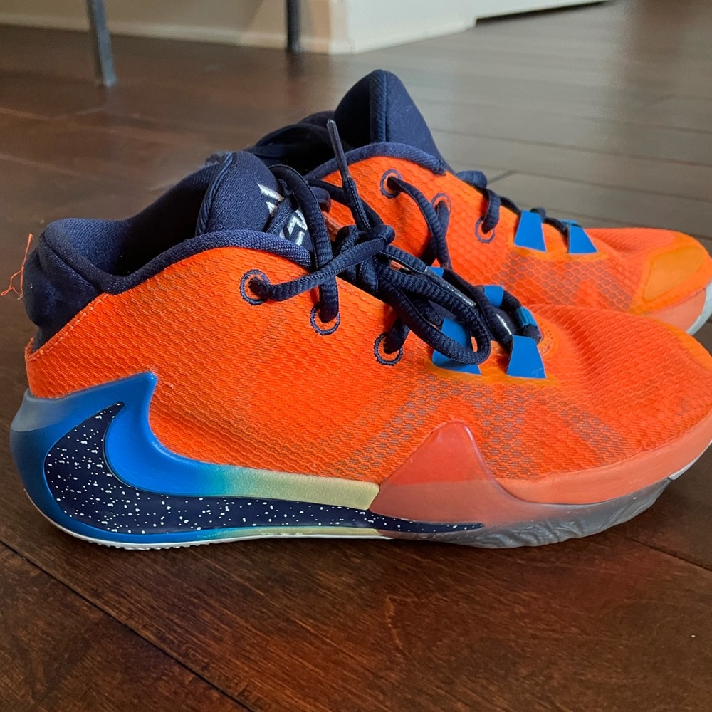 Giannis ZOOM Freak 1. Orange size 4 kids. NIKE